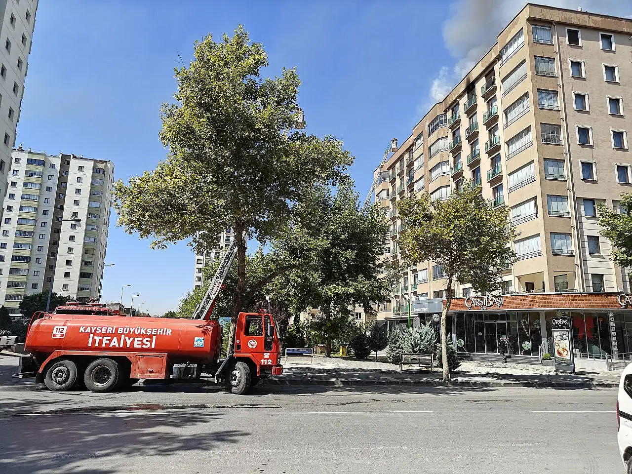 Kayseri'de 10 katlı binada çıkan yangın söndürüldü!