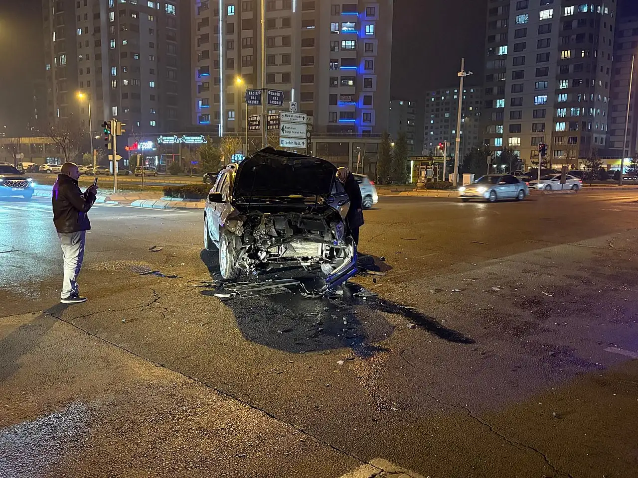 Kayseri'de 2 otomobilin karıştığı kaza geceyi hareketlendirdi!