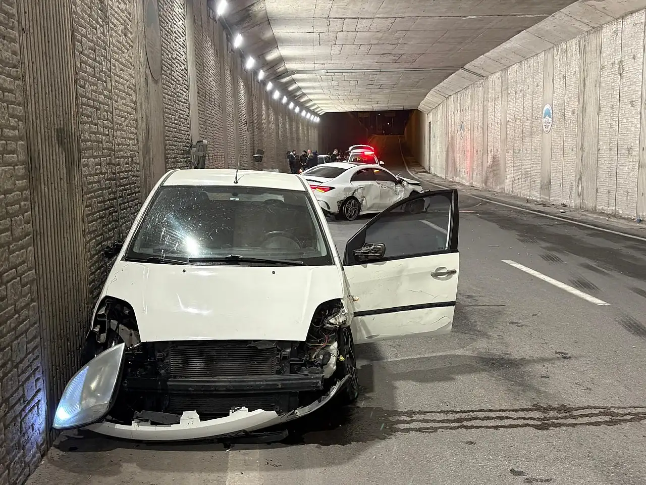 Kayseri'de alkollü sürücünün karıştığı kazada lüks araç pert oldu!