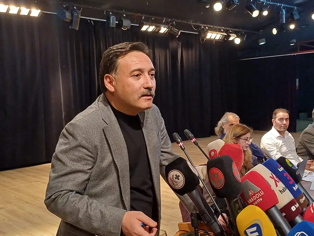 Mobilyacılar Odasında Başkan Sarıkaya yeniden seçilerek güven tazeledi