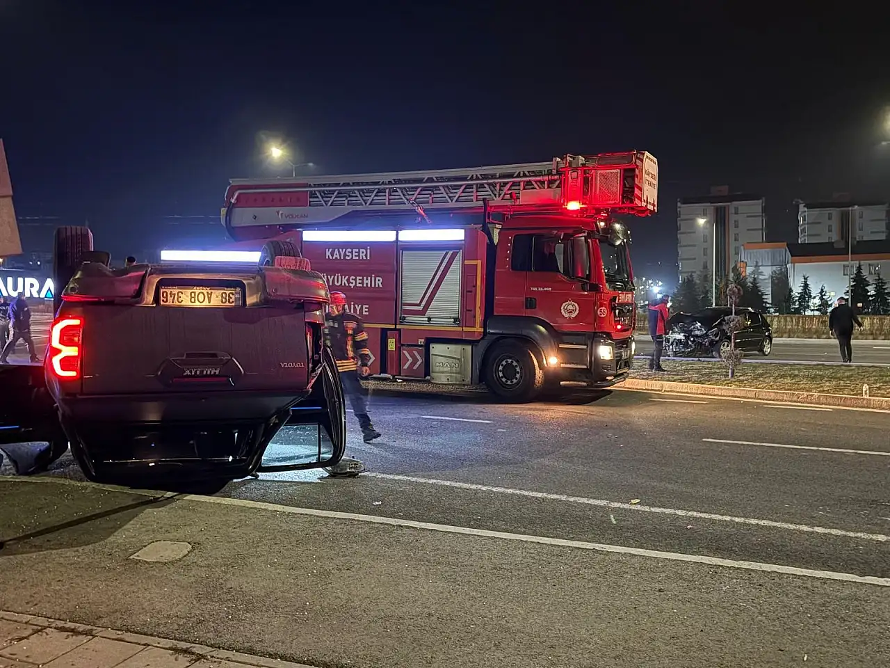 Kayseri'de ehliyetsiz sürücünün karıştığı kazada kamyonet takla attı