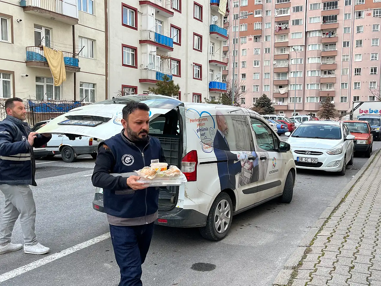 Kayseri'de 5 yıl önce başladı: 229 vatandaşın evine günde 4 çeşit sıcak yemek ulaştırılıyor
