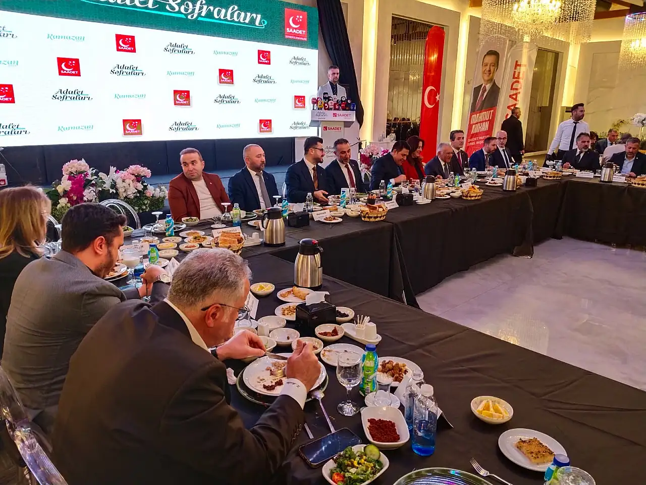 Saadet Partisi, siyasi partilerle buluştu