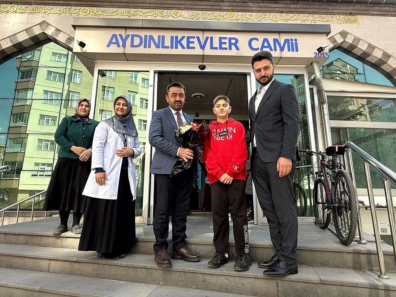 Kayseri'de 'Arefe Çiçekleri Projesi' tamamlandı - Çocuklara bayramlık elbise ve çeşitli hediyeler dağıtıldı