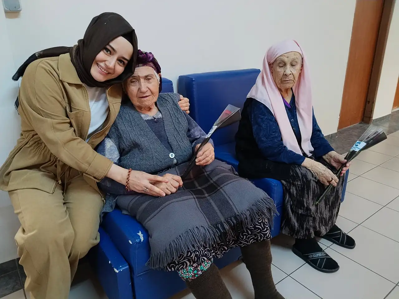 AKİB'den Huzurevi sakinlerine bayram ziyareti