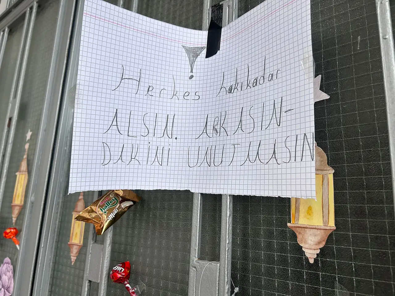 Kayseri'de yürekleri ısıtan görüntü: Bayramın en tatlı kapısı oldu!