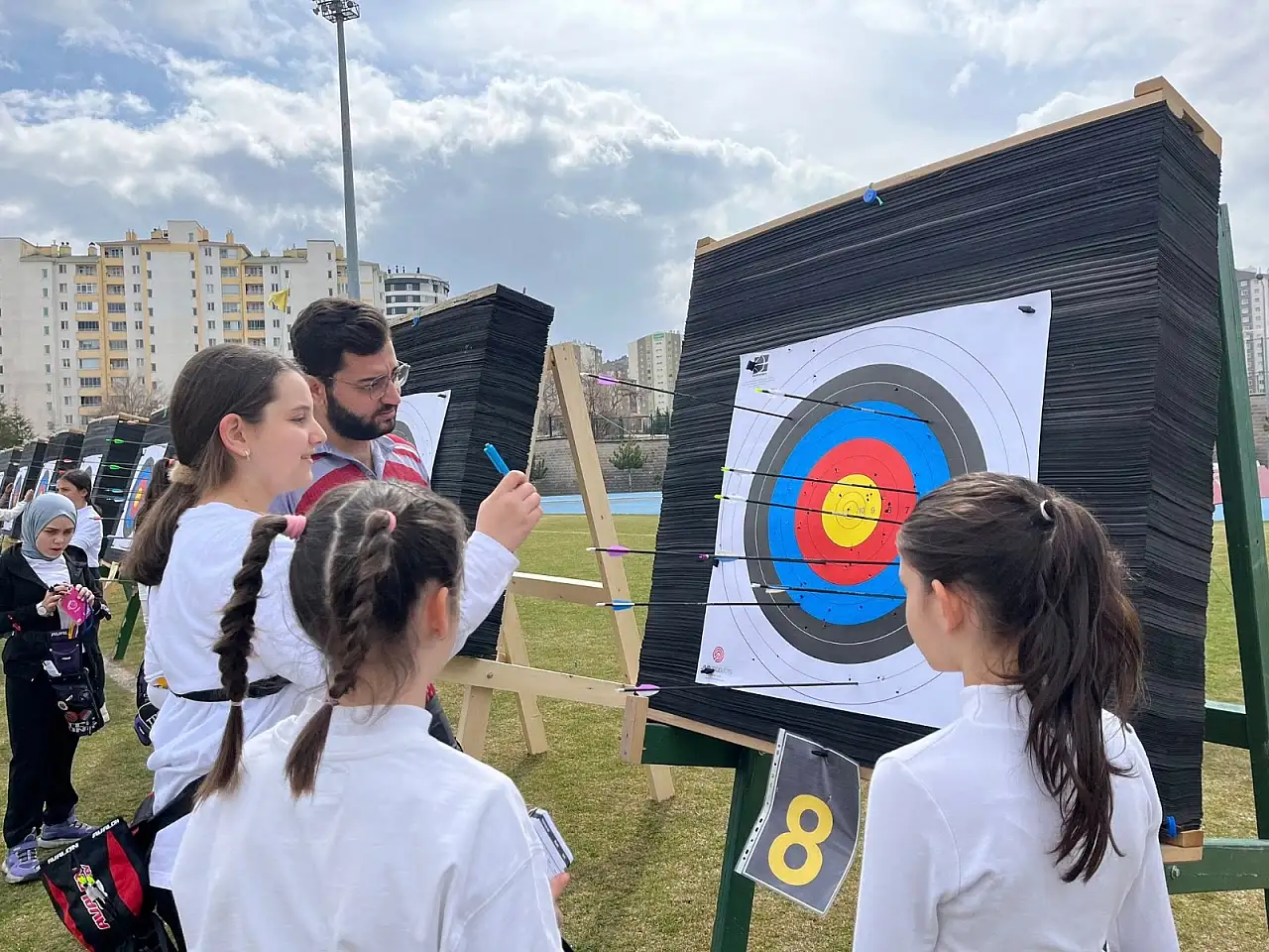 Kayseri'de Okçuluk Küçükler İl Birinciliği müsabakaları sürüyor