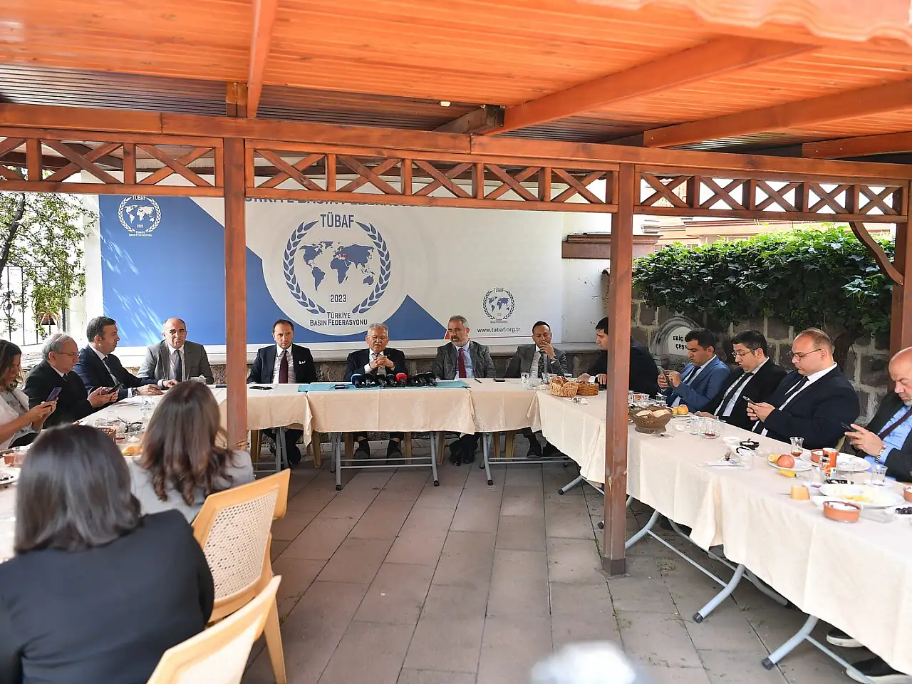 Başkan Büyükkılıç gazetecilere Kayseri'nin altın çağını anlattı
