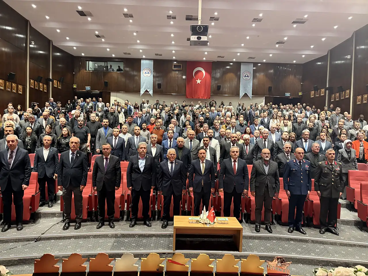Kayseri'nin geleceği için çarpıcı mesaj: 'Lokomotif kim olacak?'