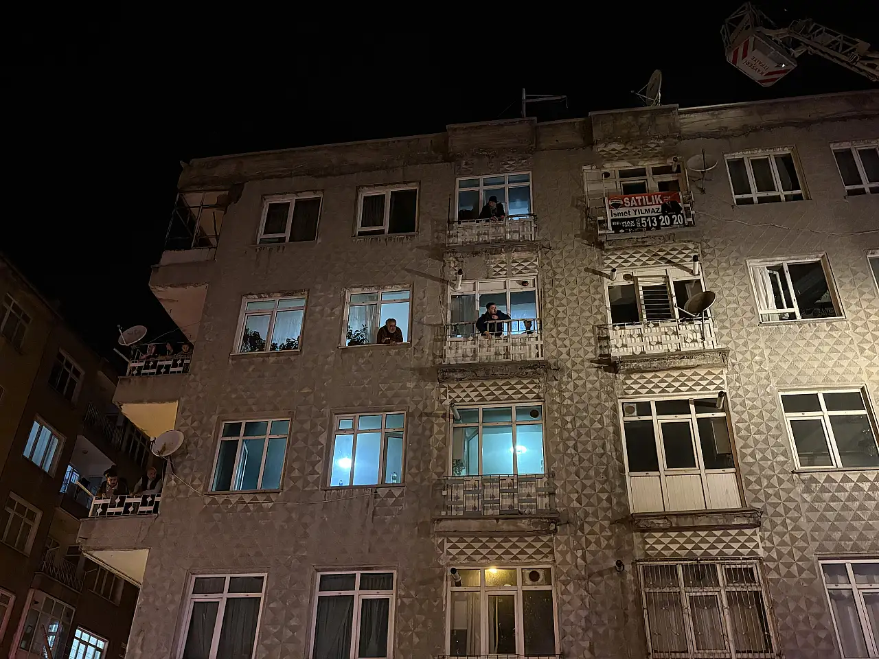 Kayseri'de 5 katlı binada korkutan yangın