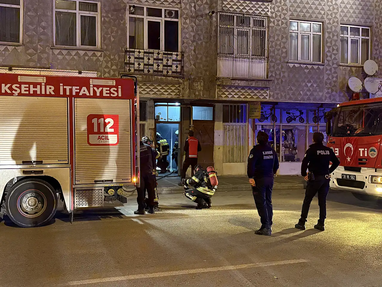 Kayseri'de 5 katlı binada korkutan yangın