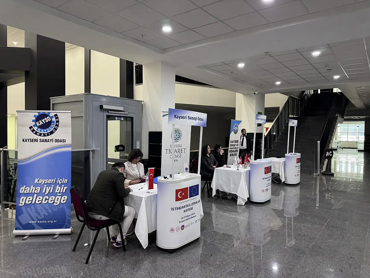 Kayseri'de 1.500 kişilik istihdam hamlesi! İş arayanlarla patronlar aynı çatı altında buluştu