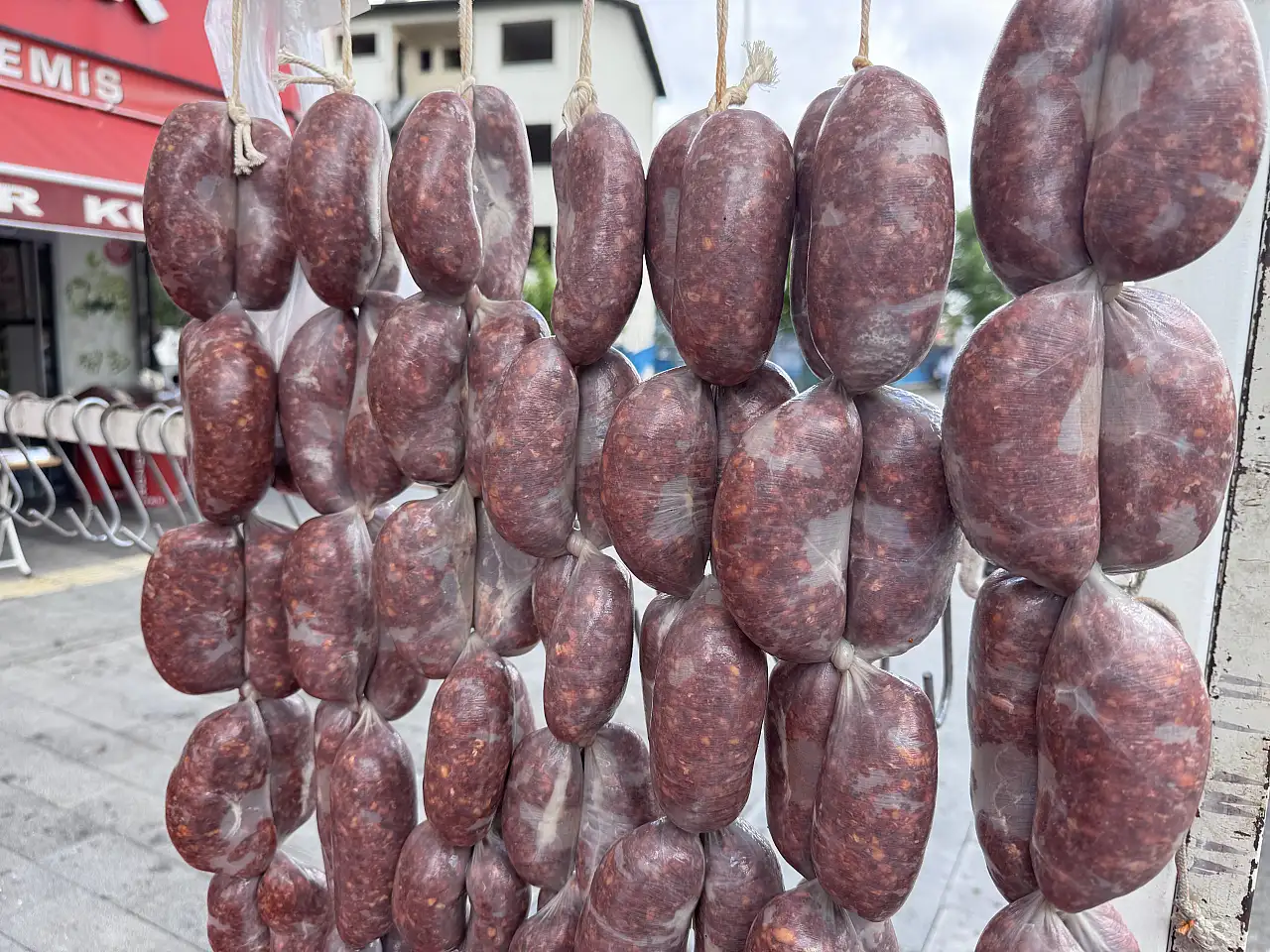 Kayseri'de 40 yıllık kasaptan evlik sucuk tüyoları