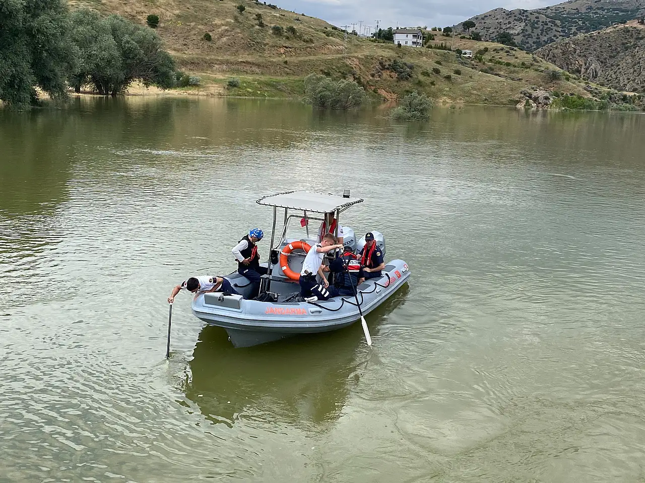 Kayseri'de yürek yakan son! Oğlunu kurtarmak için suya atlayan babadan acı haber