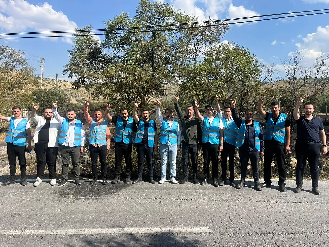 Alevler yükselince ilk koşanlardan oldular! Kayseri'de yangın bölgesine destek