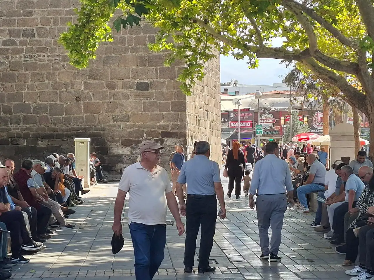 23 bin 552 TL oldu ama yine yetmedi: Kayseri'deki emekliler isyan etti!