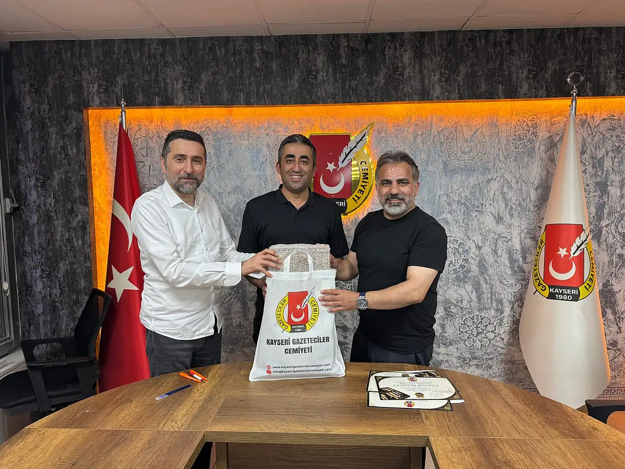 Kayseri'de gazeteciler bu kez haber için değil şampiyonluk için yarıştı!
