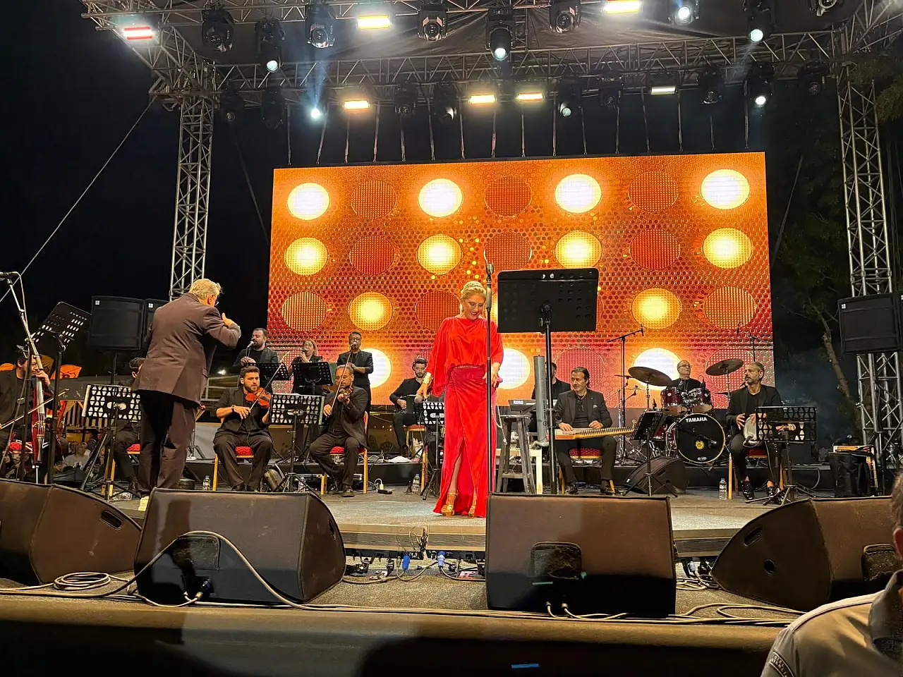 Muazzez Ersoy Kayserili hayranlarına unutulmaz bir gece yaşattı