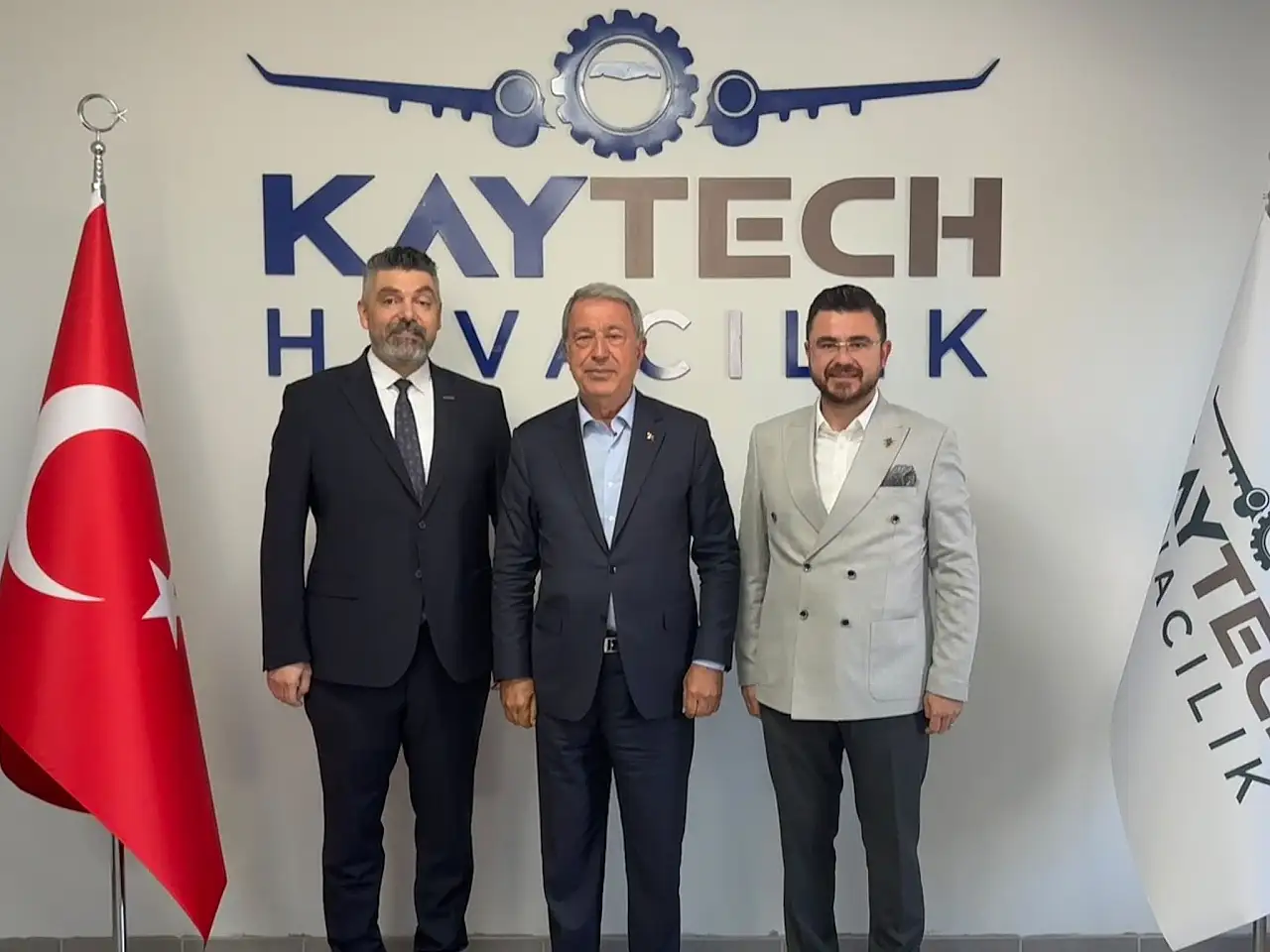 Hulusi Akar'dan havacılık firmalarına ziyaret: 100 yıllık gurur