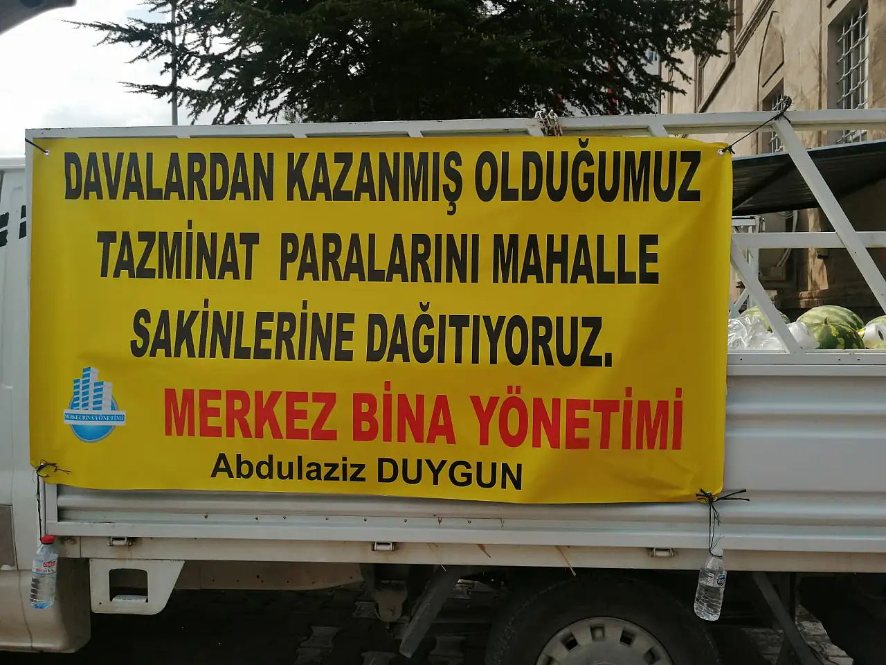 Kayseri'de kazandığı tazminat parasıyla karpuz dağıttı!