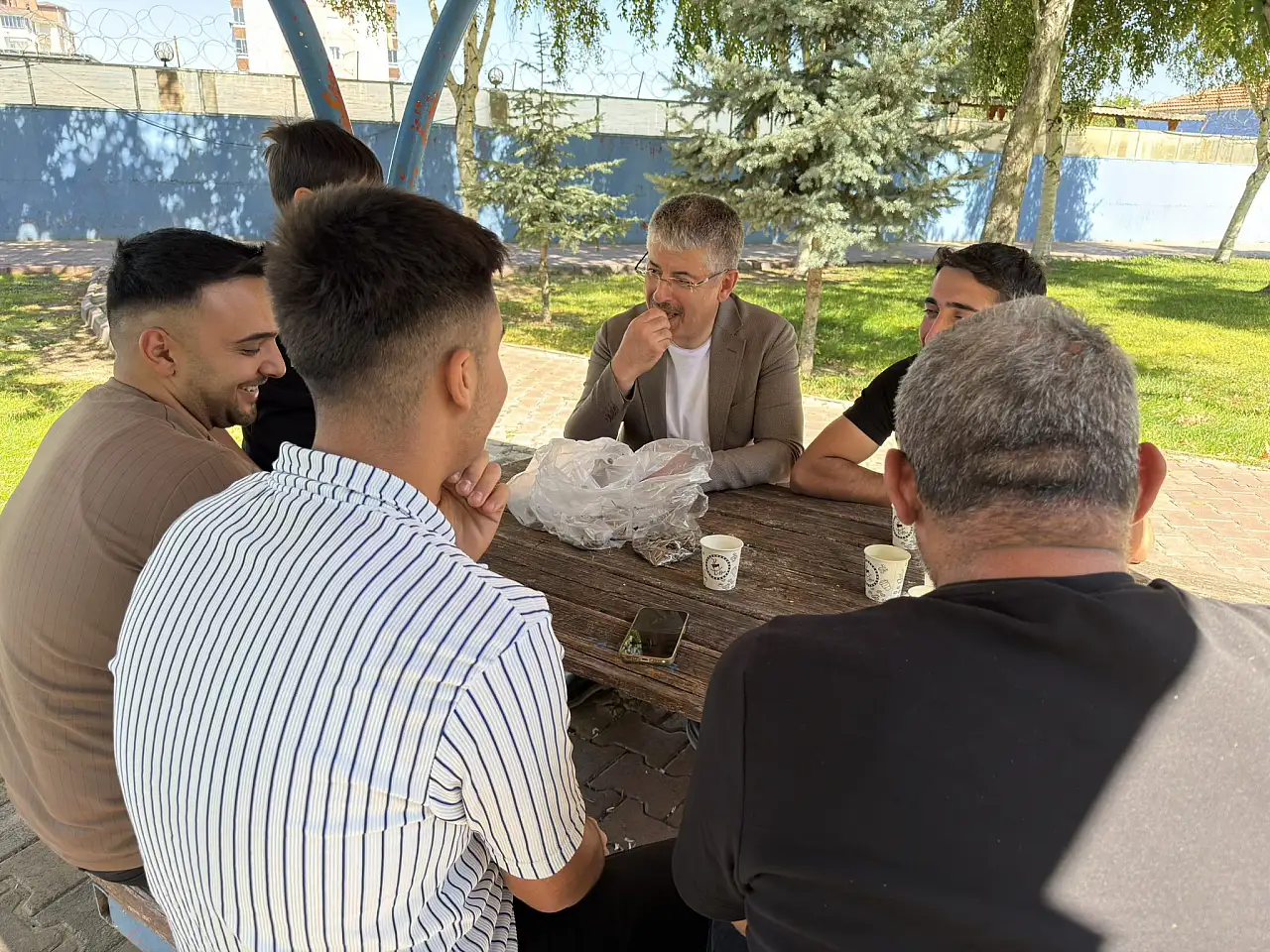 Kayserili vekil çekirdeği sevdi: Yine gündem oldu!
