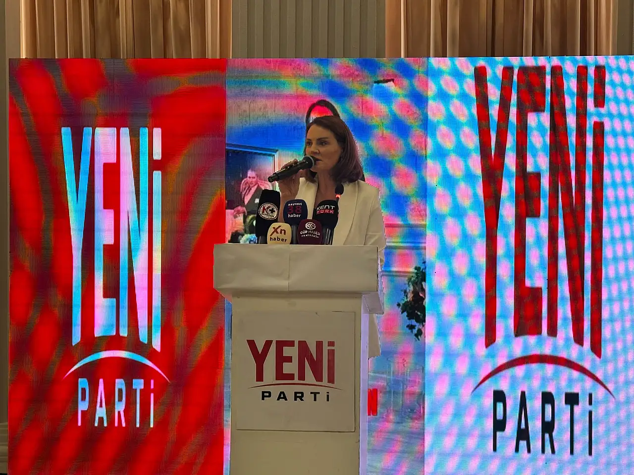 Nazlı Erdoğan Kayseri'de adaylığını açıkladı!
