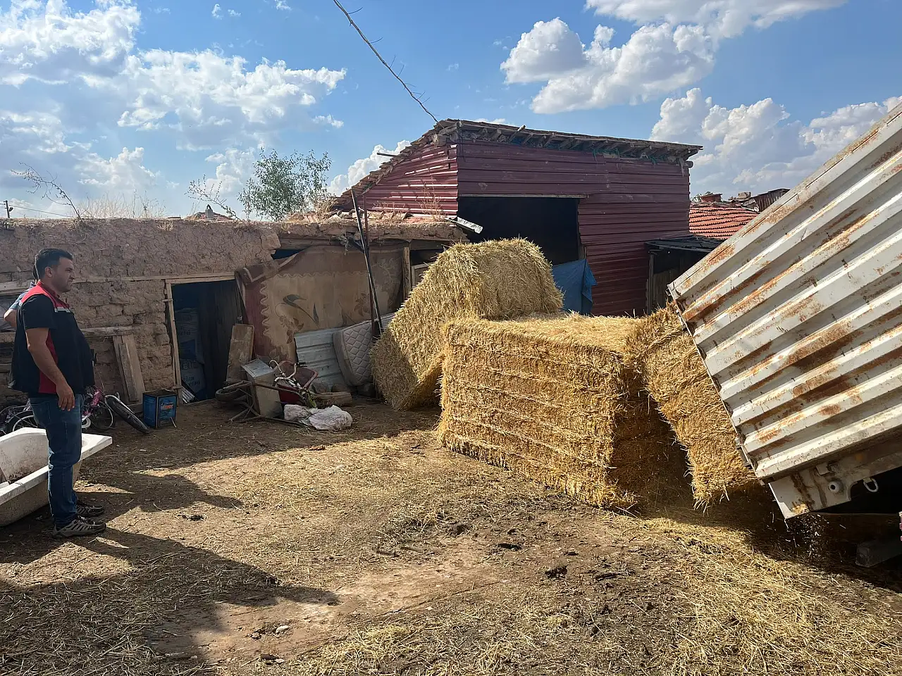 Kayseri'de 4 bin balyası küle döndü! 30 hayvanı için harekete geçtiler
