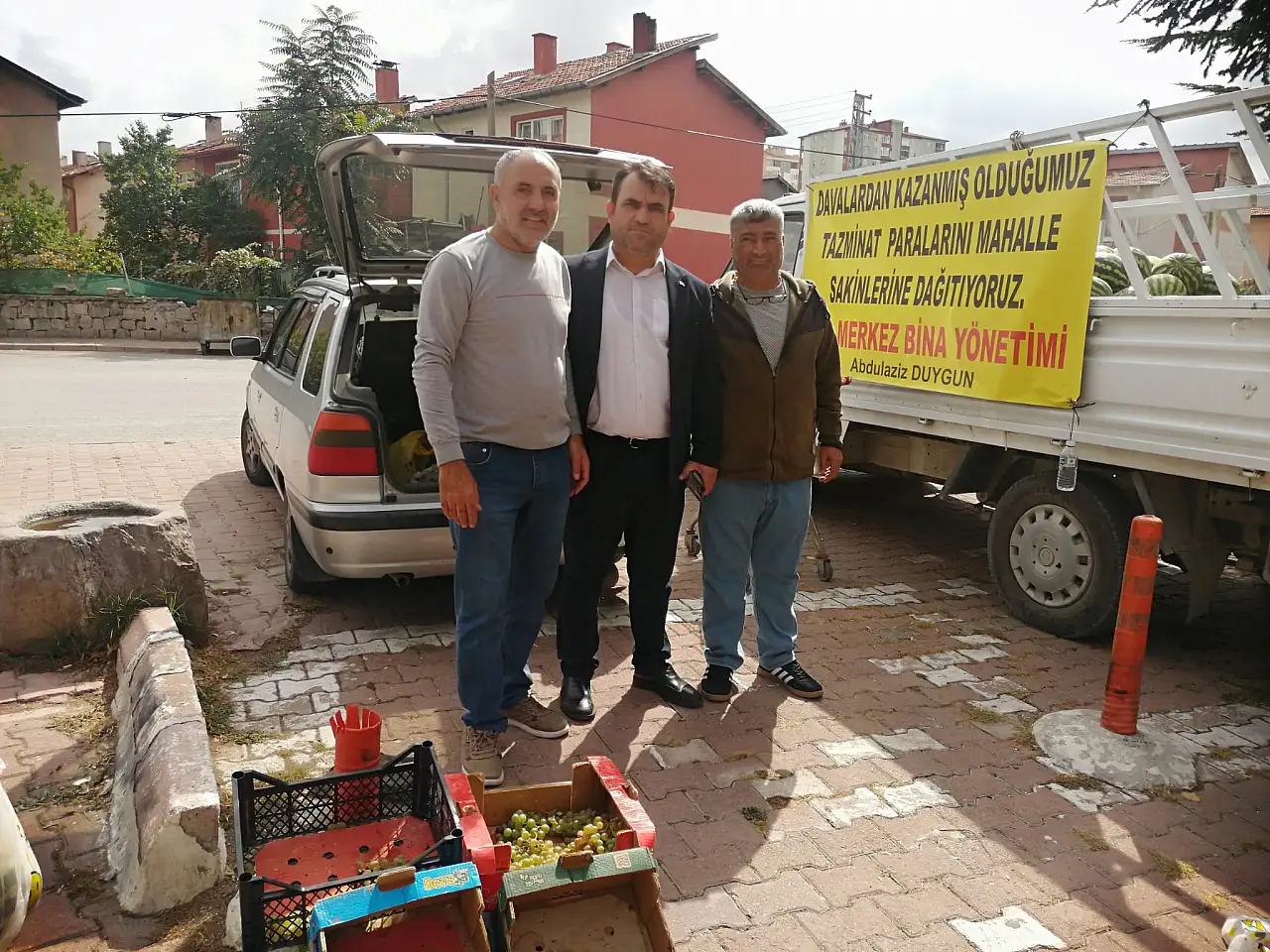 Kayseri'de kazandığı tazminat parasıyla karpuz dağıttı!