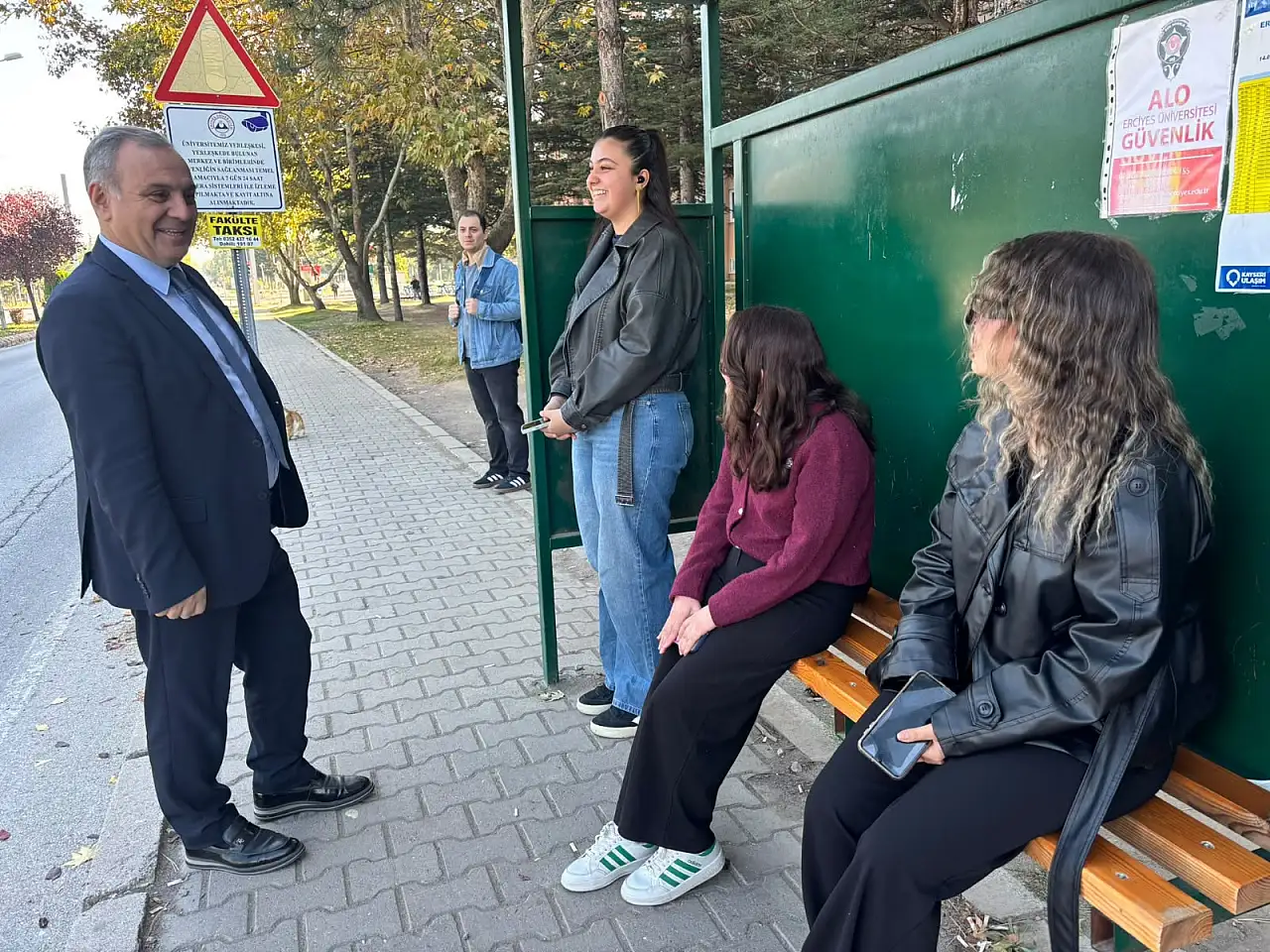 ERÜ Rektörü Altun'dan kampüs turu: Taksi durağını ziyaret etti!