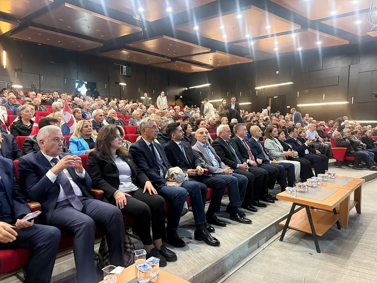 Yeni Parti Kayseri'de olaylı kongre: Başkan yarın belli olacak!