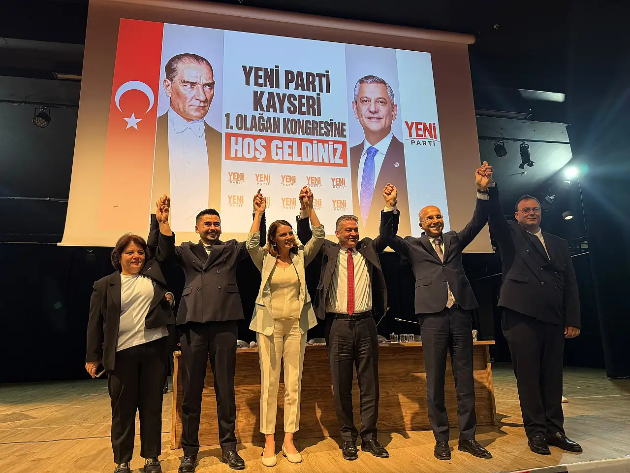 Yeni Parti Kayseri'de olaylı kongre: Başkan yarın belli olacak!
