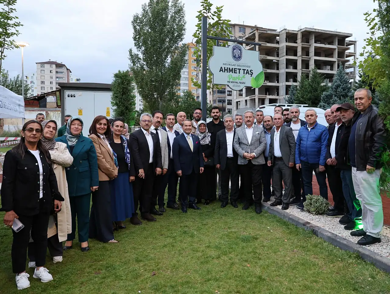 12 Bin metrekarelik Melikgazi Belediyesi Ahmet Taş Parkı ve Sosyal Tesisi hizmete açıldı