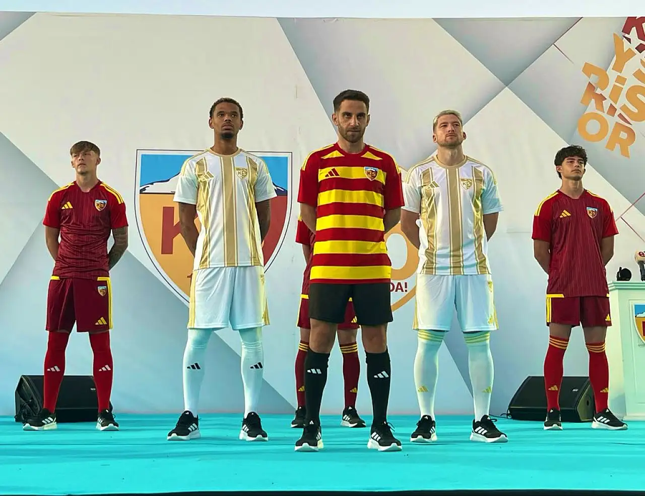Kayserispor'un yeni sezon formaları tanıtıldı