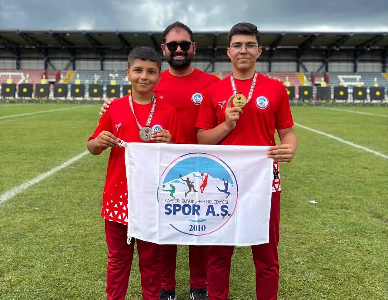 Kayserili gençler on ikiden vurdu: Türkiye başarısı gururlandırdı!