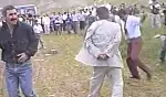 Kayseri'de izleyenleri şaşırtan gelenek! Bu oyunda yumruk yemek cesaret göstergesi sayılıyor