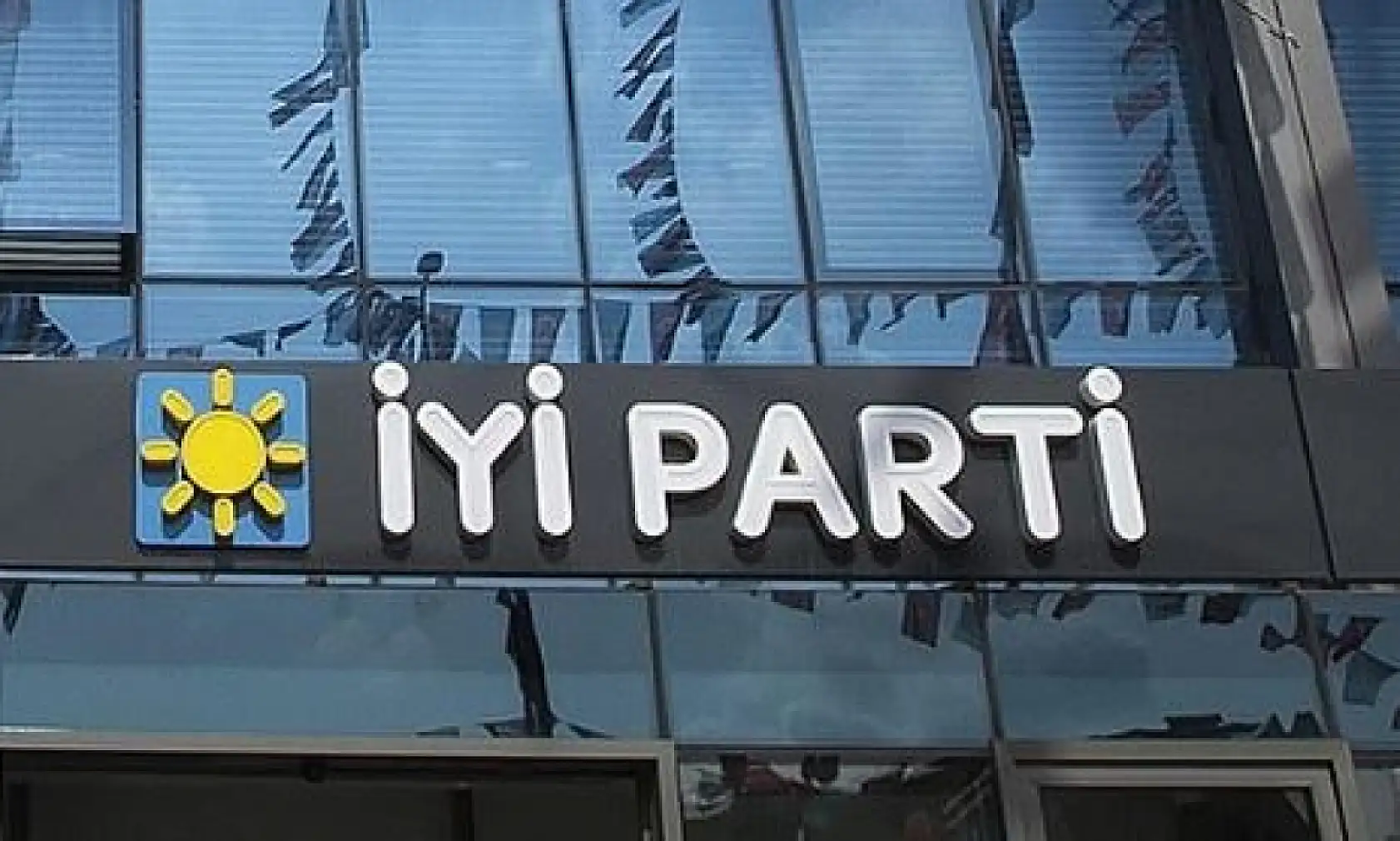 İYİ Parti'de yaprak dökümü sürüyor! Kayseri'de belediye başkanı da…