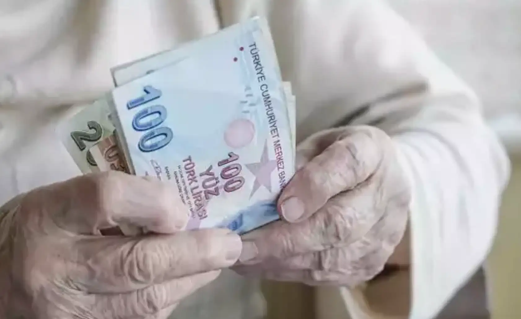 Emeklilere şok haber: Maaşlarda kesinti mi yapılacak?