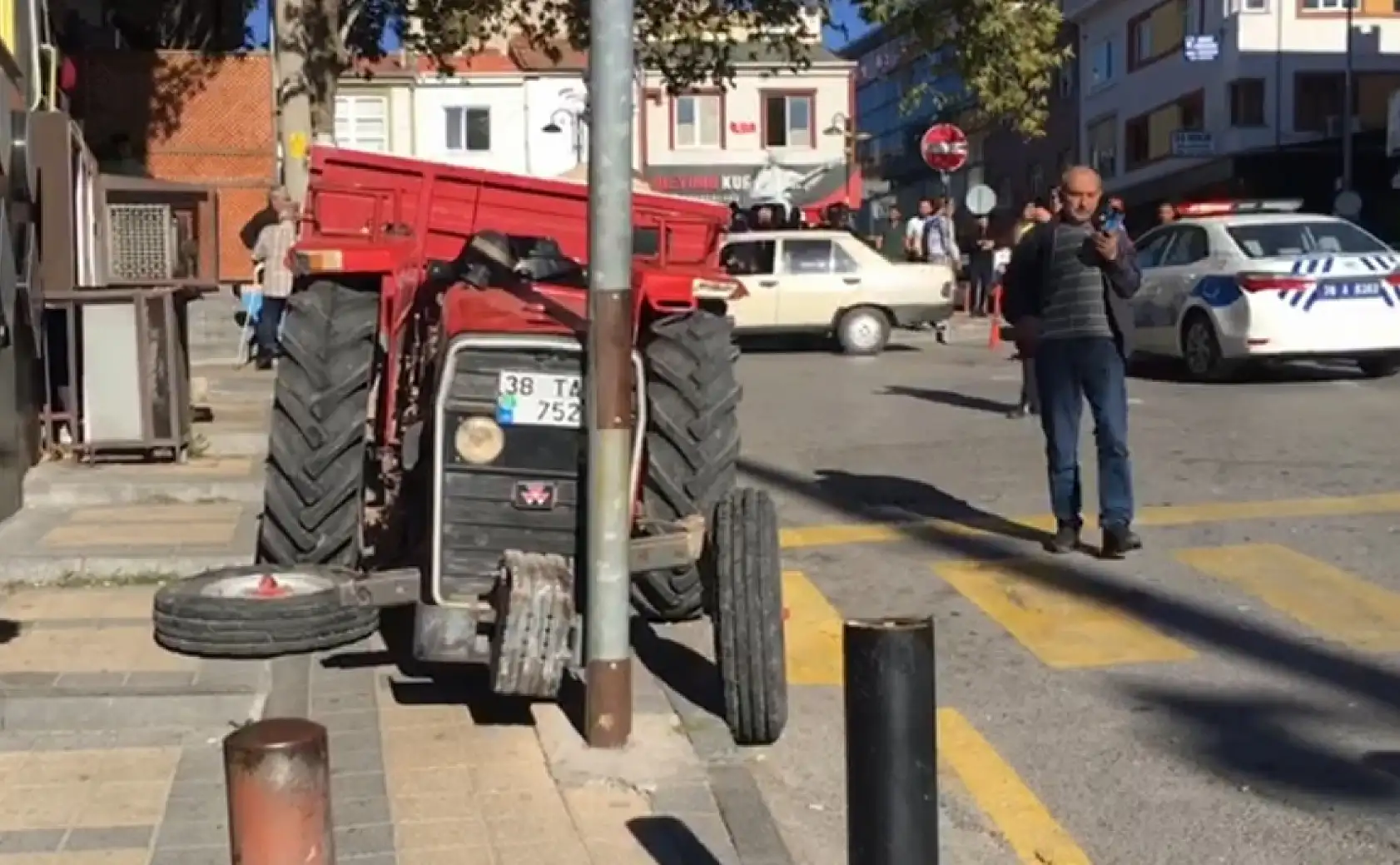 Feci kaza - Traktörün freni patladı - Yaralılar Var