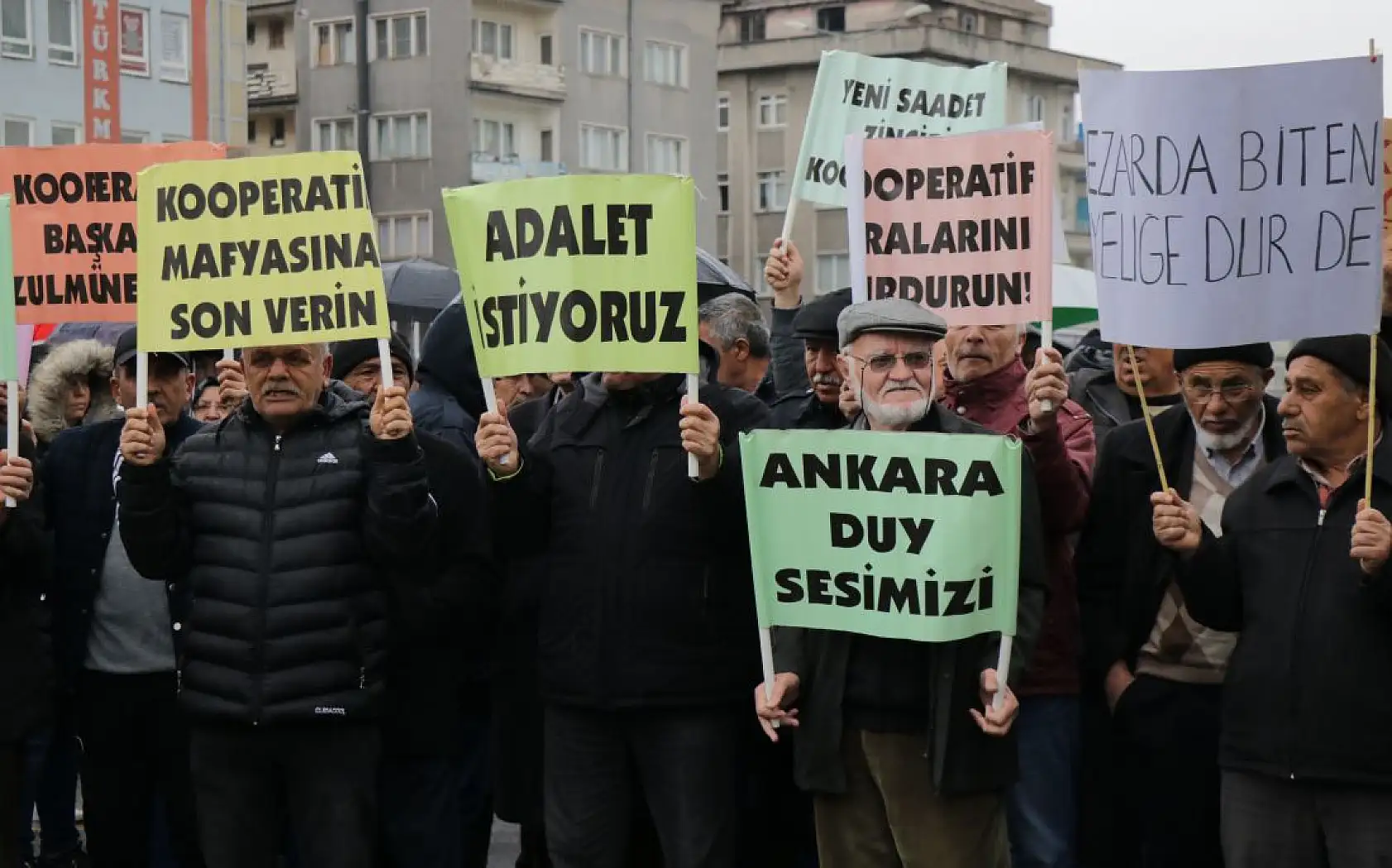 Kooperatif mağduru vatandaşlar eylem yaptı