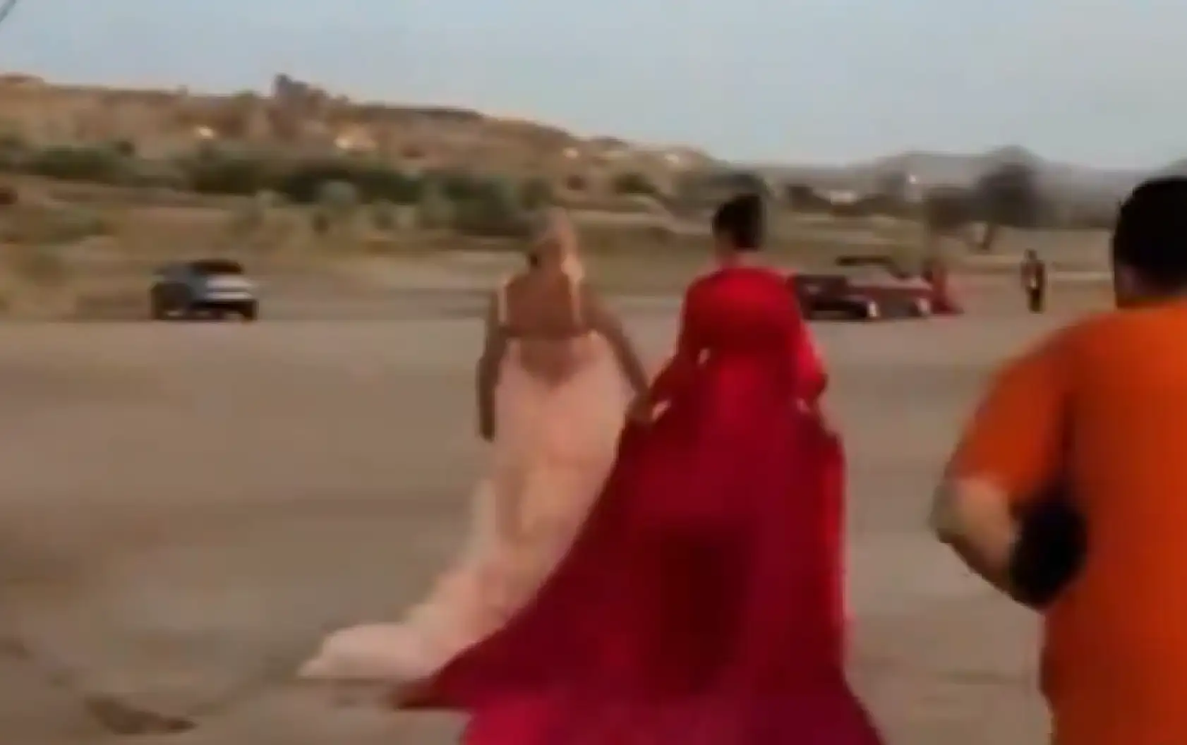 Böyle fotoğraf çekimi görülmedi: Erkek gelinlik giydi!