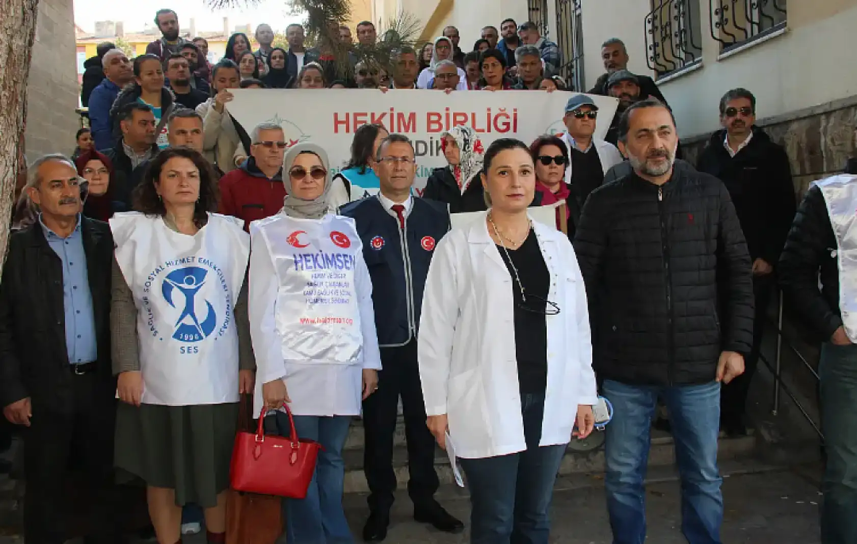 Kayseri'de hayatını kaybeden vatandaş herkesi yasa boğdu - Aile hekimleri iş bıraktı - Yeni terminal binasında geri sayım... İşte Kayseri'den kısa kısa haberler!