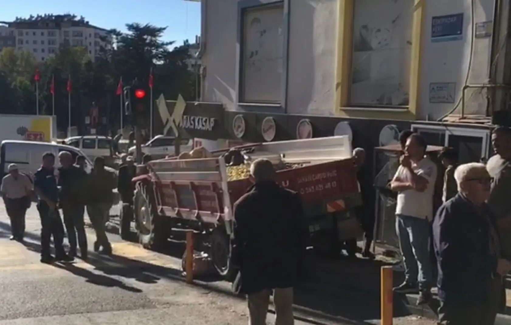 Feci kaza - Traktörün freni patladı - Yaralılar Var