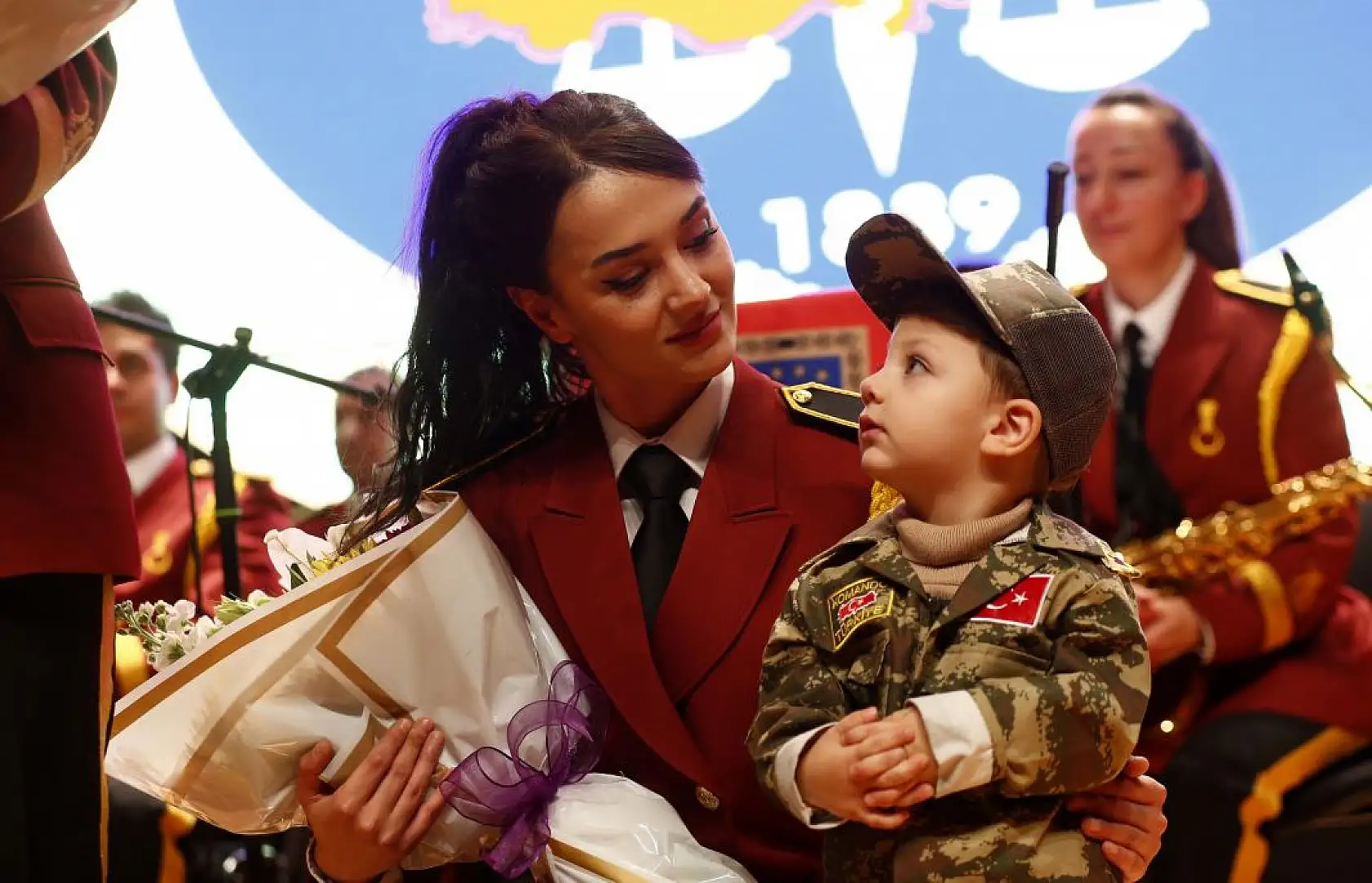 Öğretmenler için sahne aldılar