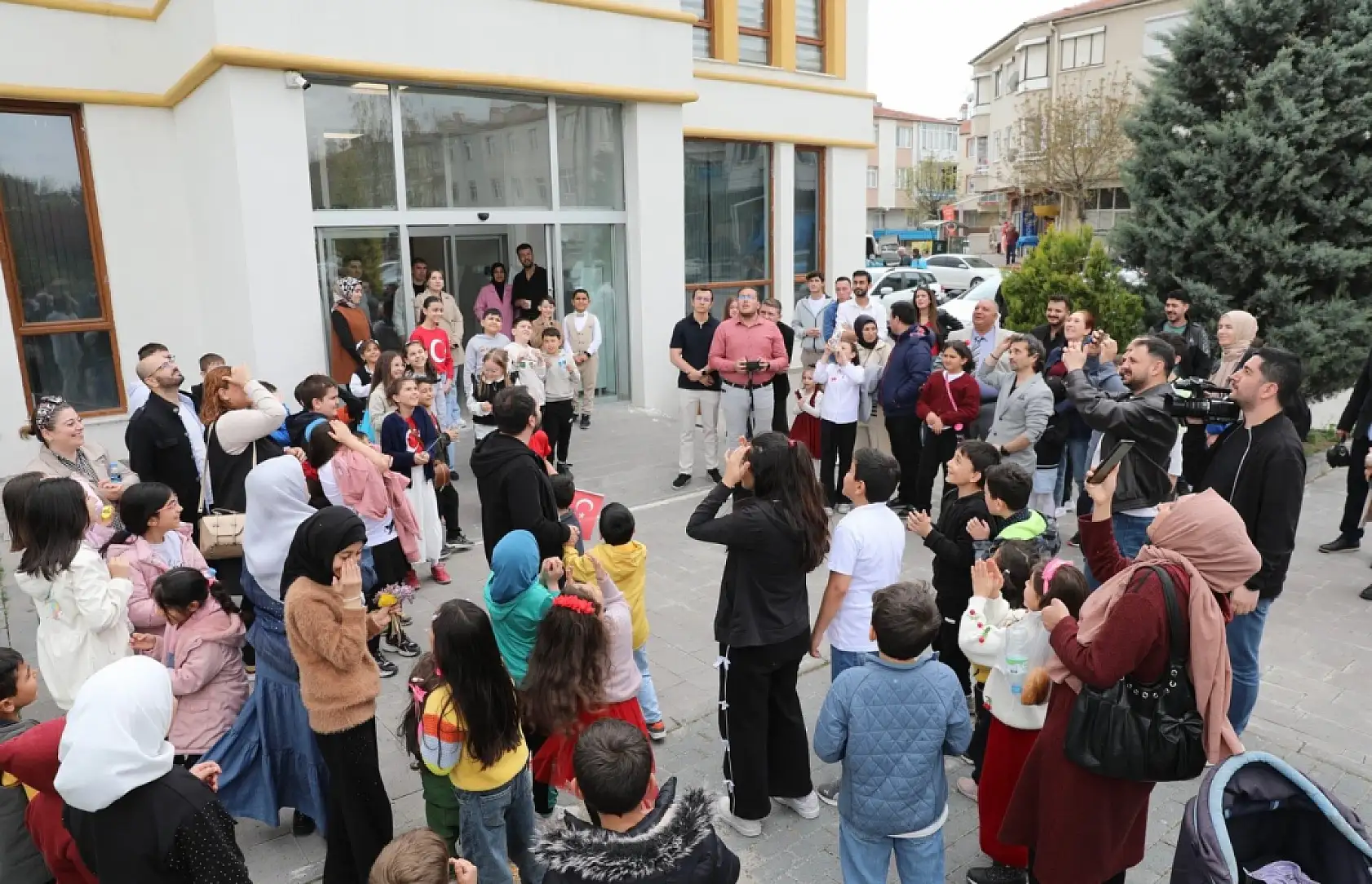 ''Gençlerimizin ürettiği her proje Türkiye'nin gücüne güç katacak''