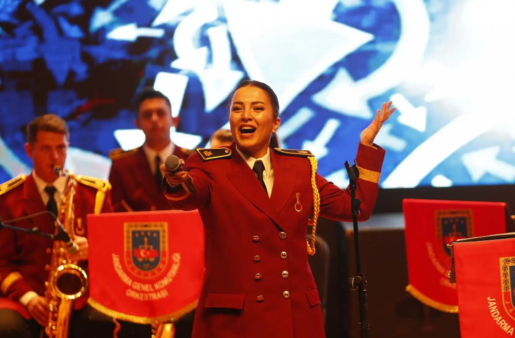 Öğretmenler için sahne aldılar