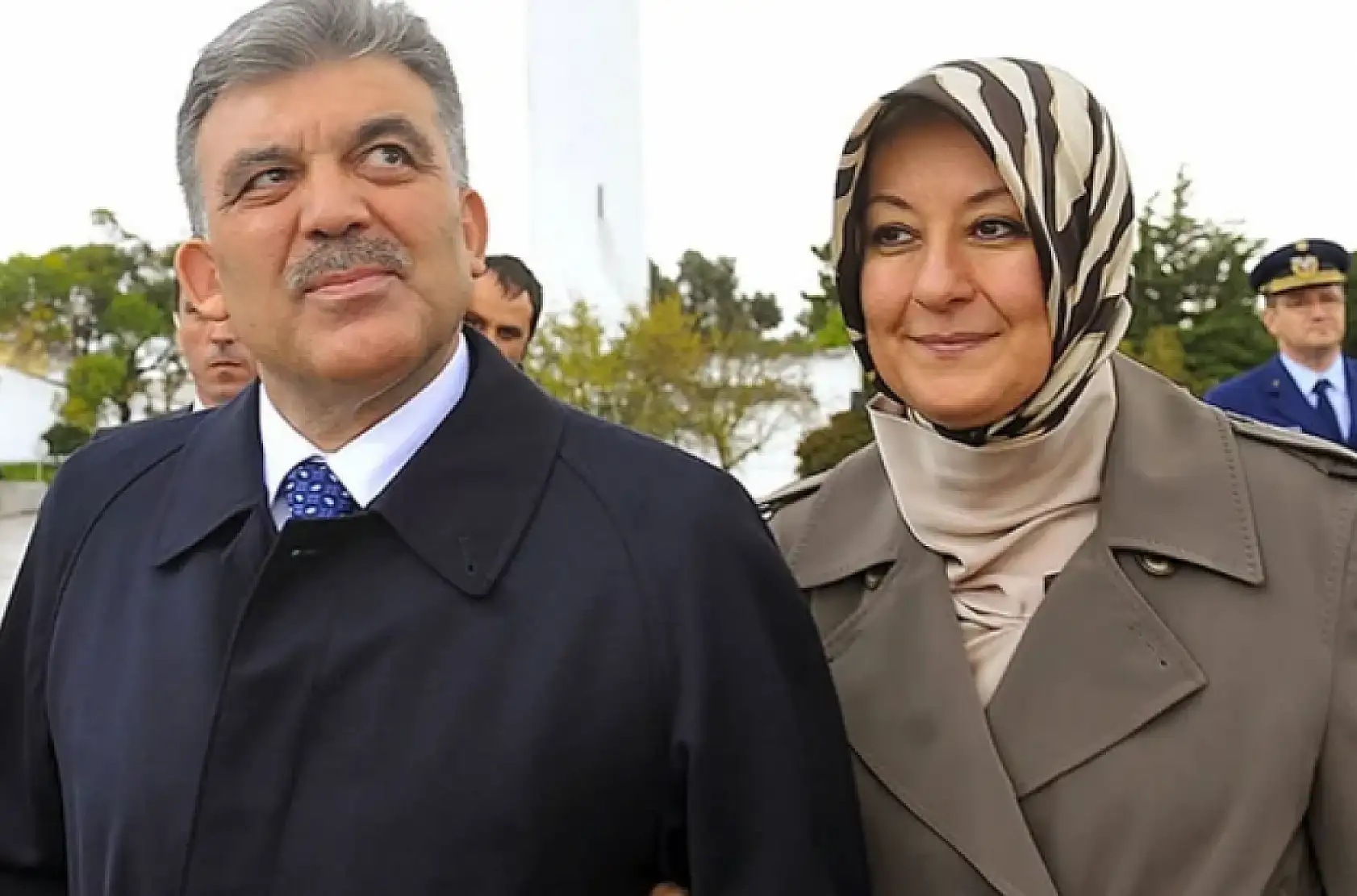 Kayserili eski cumhurbaşkanının İngiltere ziyareti gündem oldu: Eşi Hayrünnisa Gül'ün parası kayboldu!