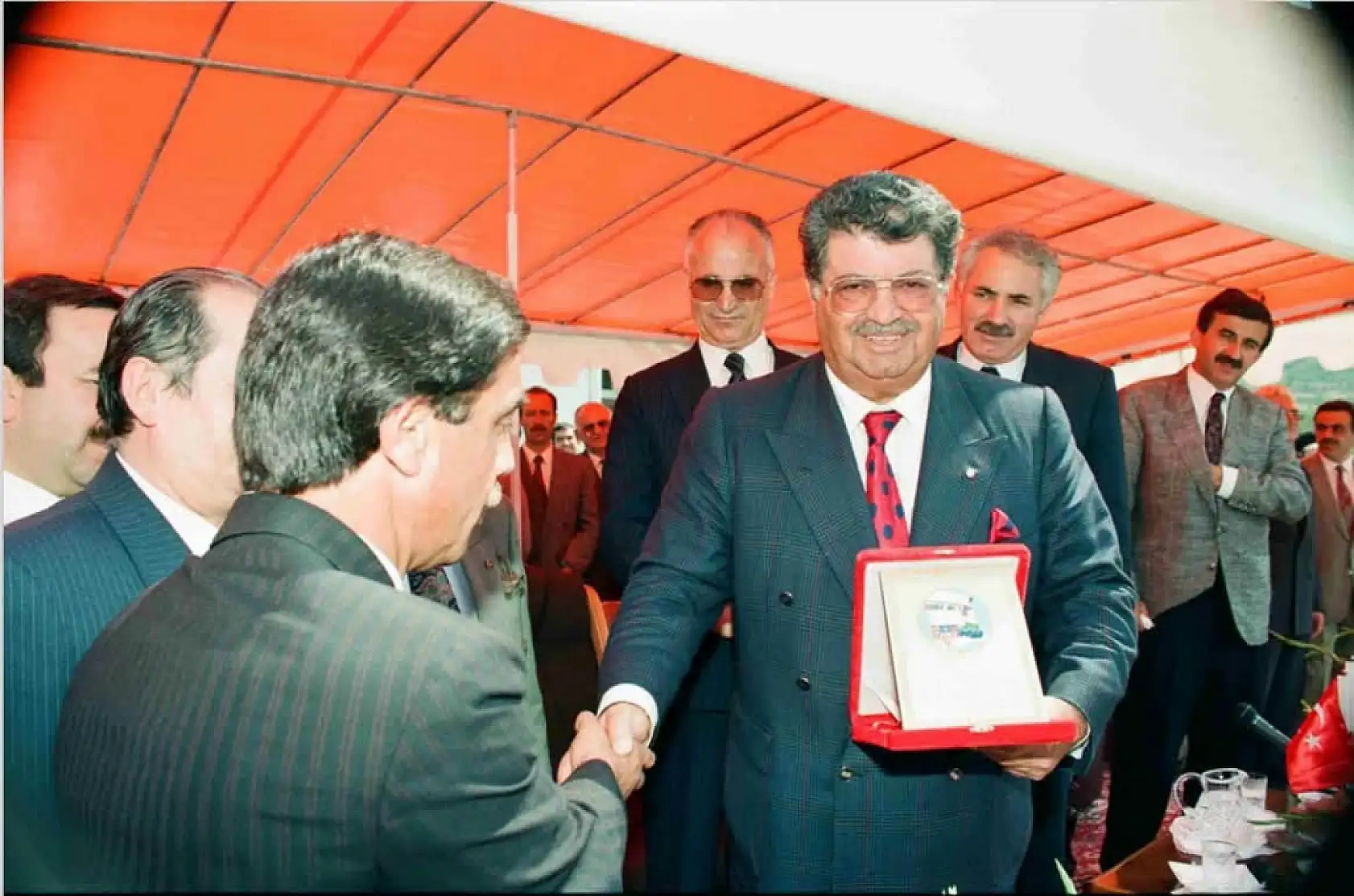 Turgut Özal'ın Kayseri'den kareleri dikkat çekti: Kayseri'nin kasabasını ilçe yapacak kararı burada imzaladı!