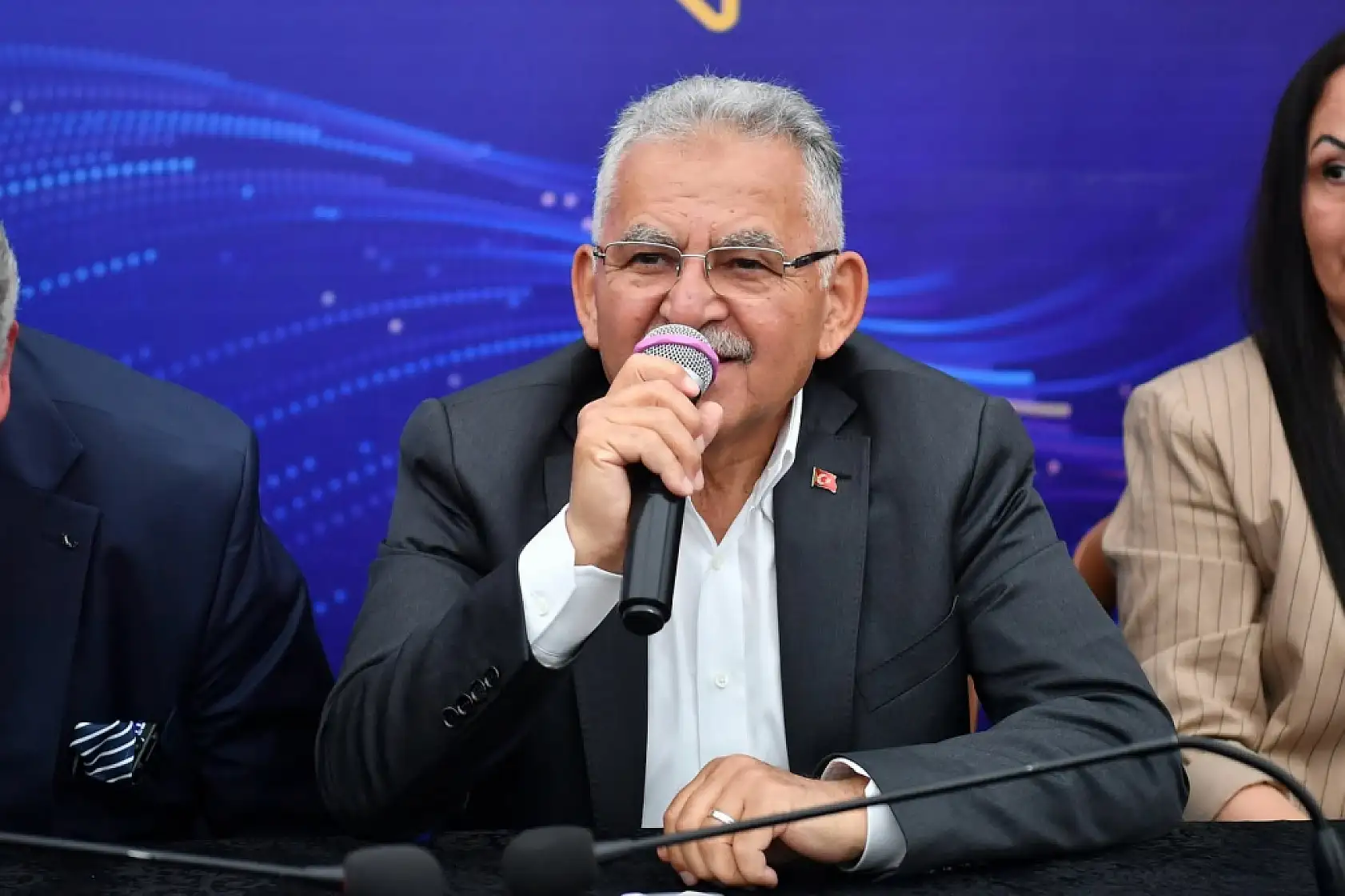 Kayseri'de herkesin konuştuğu buluşma! Vatandaş sordu, başkan cevapladı