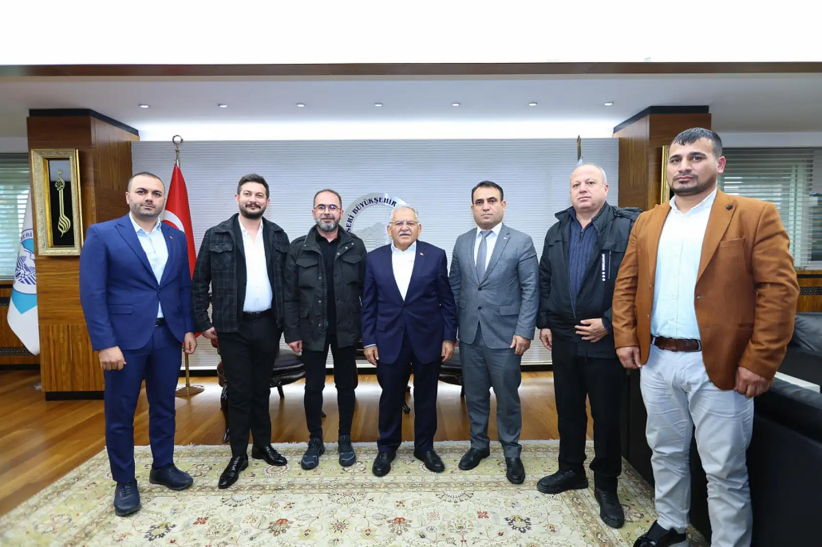 Başkan Büyükkılıç'ı kimler ziyaret etti? Yoğun ziyaretçi trafiği dikkat çekti!