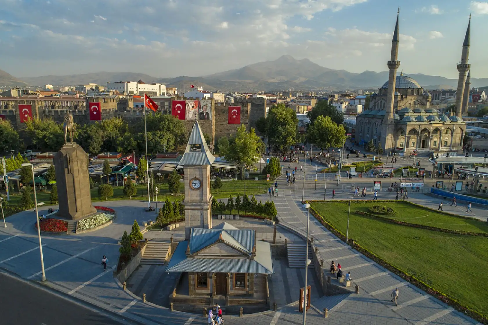 Osmanlı Eseri Mi? Cumhuriyet Dönemi Eseri Mi?